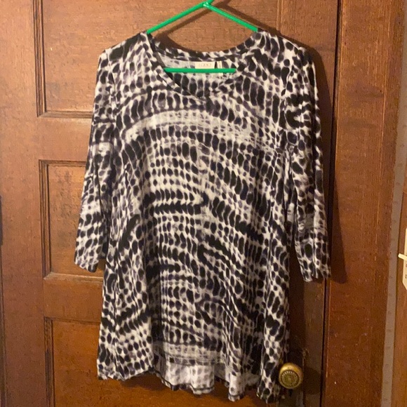 LOGO by Lori Goldstein Black and White Tie Dye Tunic M